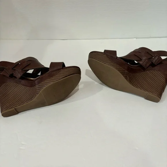 DOLLHOUSE Faux Leather Open Toe Strappy Platform Sandal Wedges - brown, size 6.5 - Picture 8 of 8